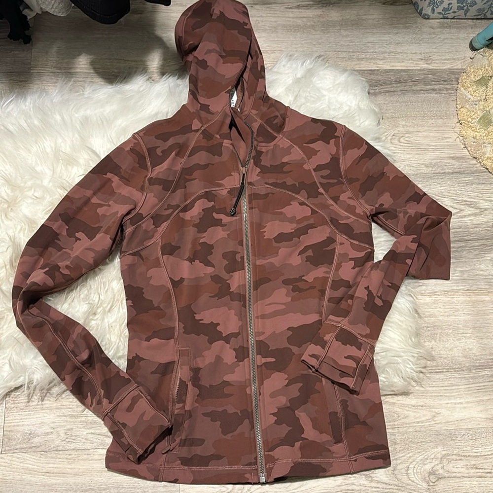Lululemon camo hooded thumbhole jacket top 10 M/L
